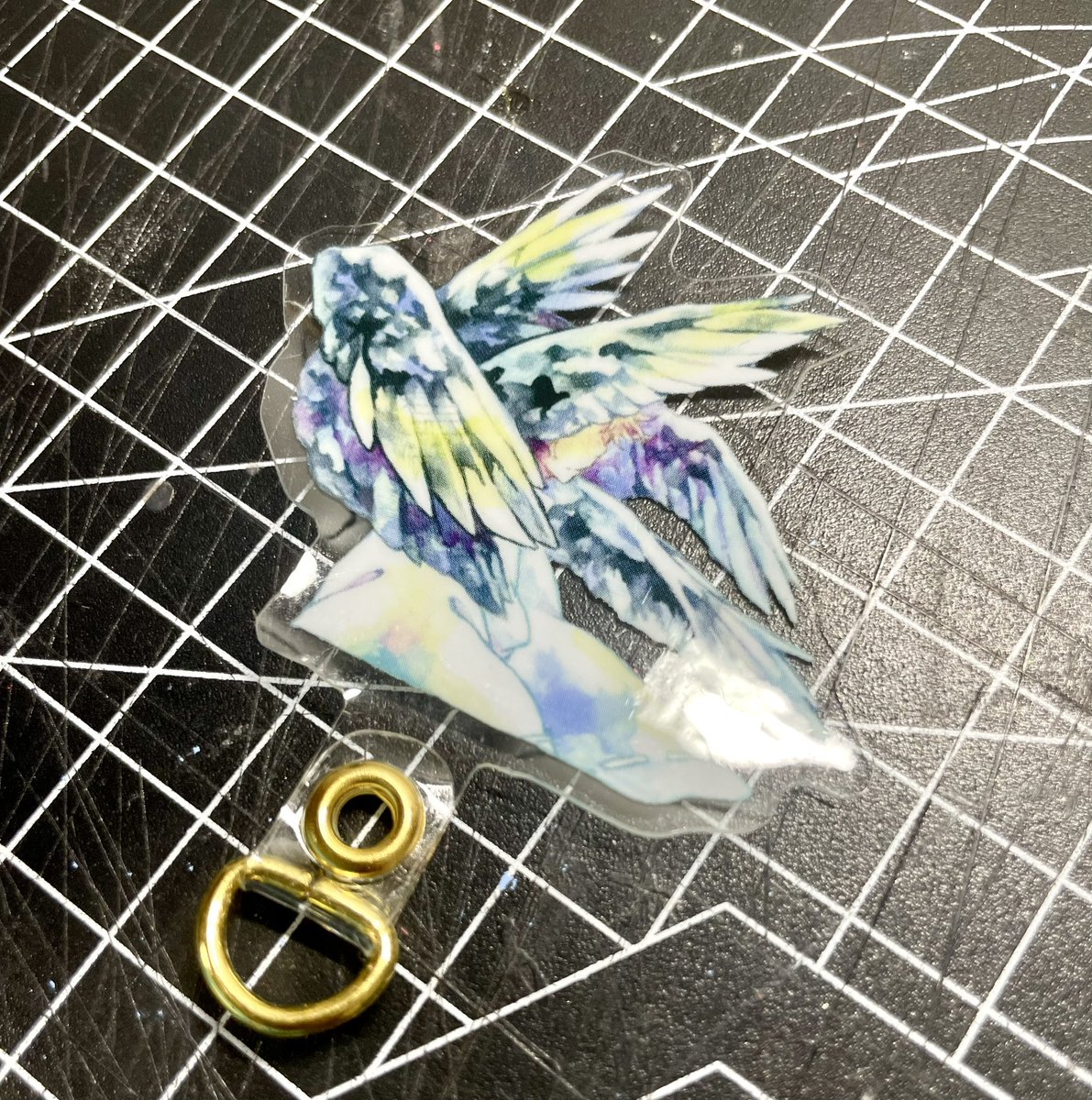 kani_kousen_no1's tweet photo. 宴で出すグッズです！
スマホホルダーです🫶
よろしくお願いします

#烏宴2 https://t.co/yInn9oaA7y