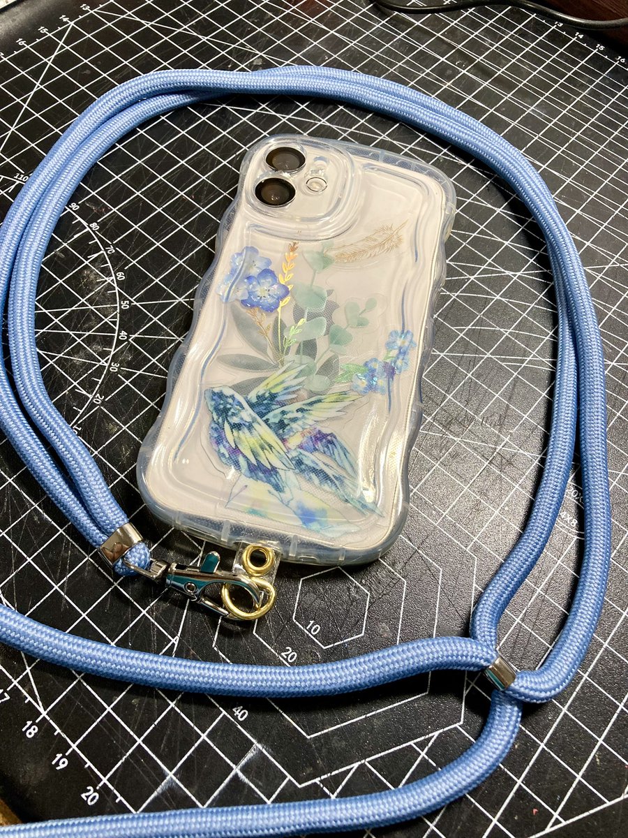 kani_kousen_no1's tweet photo. 宴で出すグッズです！
スマホホルダーです🫶
よろしくお願いします

#烏宴2 https://t.co/yInn9oaA7y