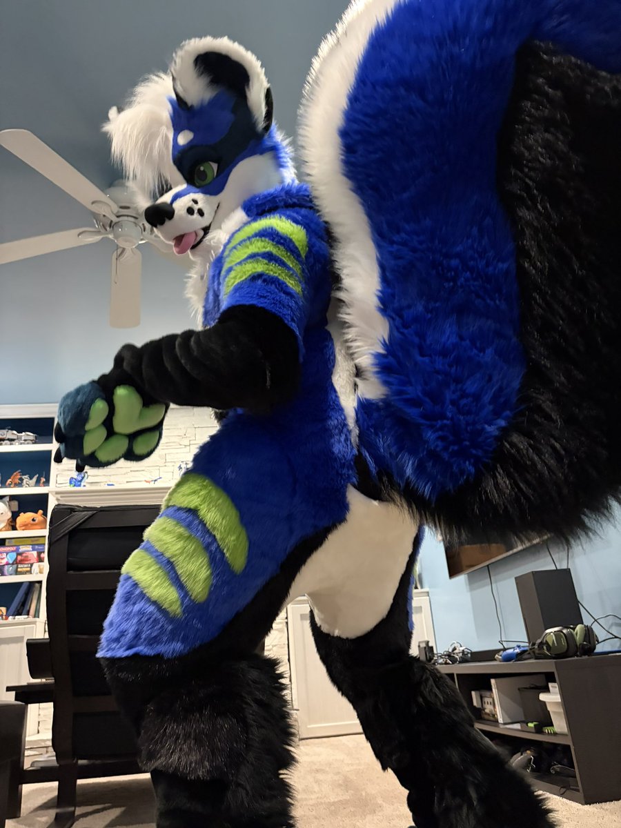 turbulence898's tweet photo. Oh? Didn't see you back there! 

📸- @ClimbViaBeaver https://t.co/7z12p2pKS9
