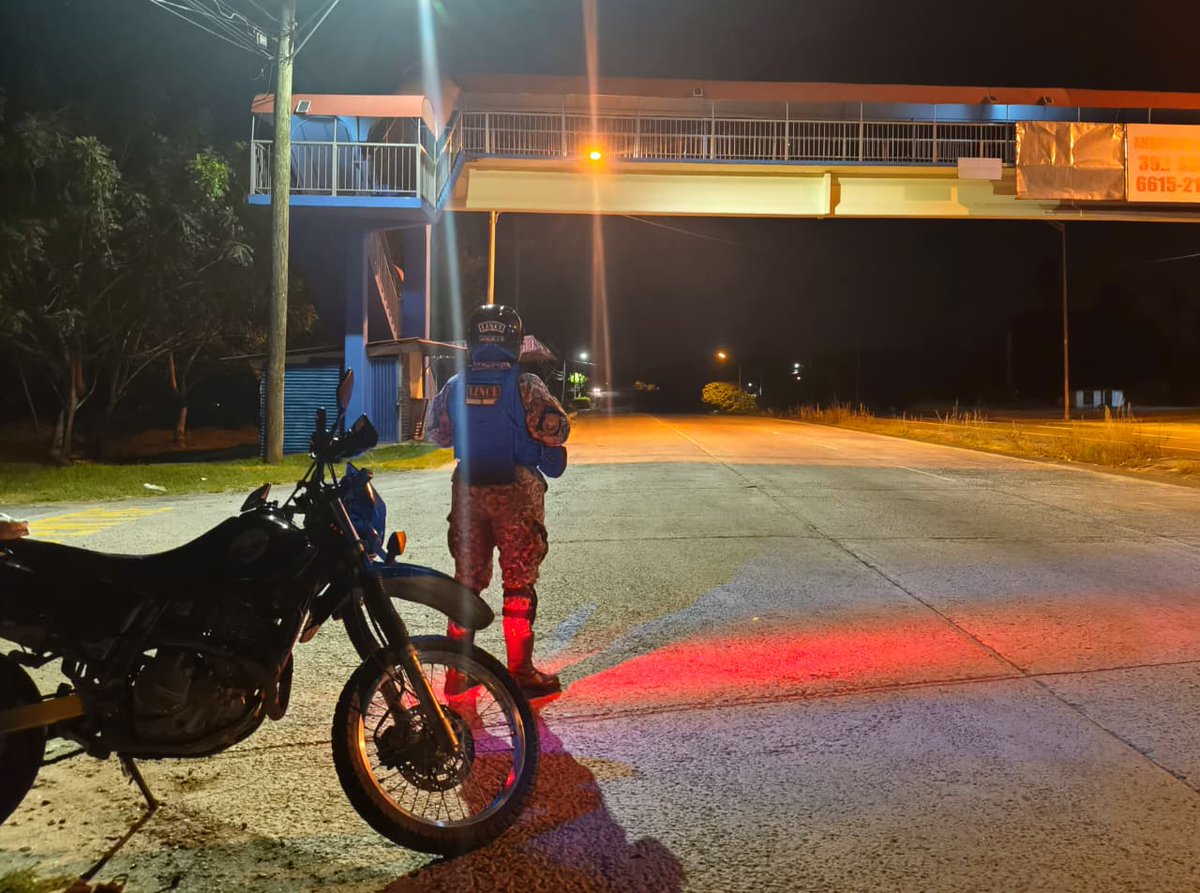 policiadepanama's tweet photo. #ZPChame | Comprometidos con nuestra ciudadanía nos mantenemos realizando acciones policiales preventivas como #ParadasSeguras, con el objetivo de mantener la sana convivencia pacífica y prevenir el delito. #DiosYPatria https://t.co/j2VTXl9h8l