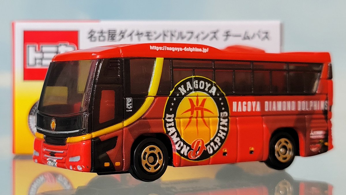miniature_hero's tweet photo. 名古屋ダイヤモンドドルフィンズ特注トミカ
日野セレガ

名古屋のバスケチーム、ダイヤモンドドルフィンズのチームバス
実車はセレガSHDで、３列シート車のようです
ところでこのダイヤモンドドルフィンズ、三菱電機が大手スポンサーのようですが、バスは日野製なのね
リアにはスリーダイヤが入ります https://t.co/yPlG94lq9b