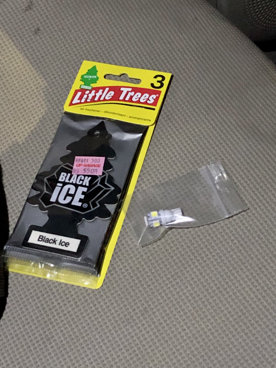 L275D's tweet photo. アップガレージでリトルツリーとT10のバルブ(ナンバー灯キレたから)買った後に久しぶりに天丼食べたくなったんで頂いて来ました https://t.co/Bx0YZa1l3d