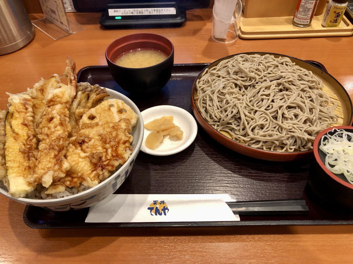 L275D's tweet photo. アップガレージでリトルツリーとT10のバルブ(ナンバー灯キレたから)買った後に久しぶりに天丼食べたくなったんで頂いて来ました https://t.co/Bx0YZa1l3d