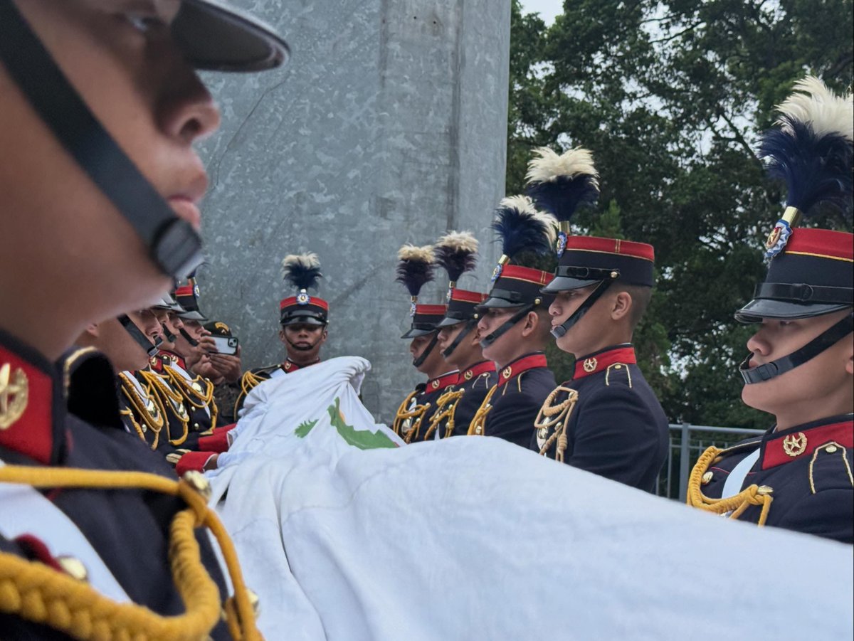ClarOscuroNews's tweet photo. Ejército de Guatemala conmemora 155 años de fundación

En la Brigada Militar “Mariscal Zavala” se lleva a cabo la izada de la Bandera Nacional, a cargo de la Escuela Politécnica, en conmemoración del CLV Aniversario de la Gesta Revolucionaria de 1871 y del Día del Ejército. https://t.co/xIGb9vn5A2