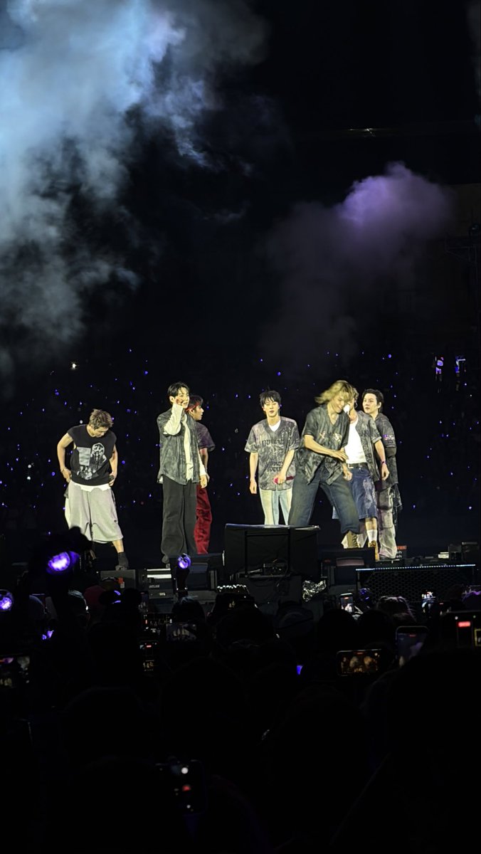seokiearth's tweet photo. no zoom vs iphone 17 pro max zoom https://t.co/Cao02dInyk