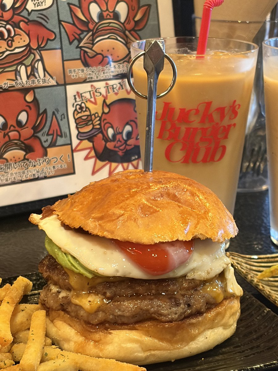 achan2051's tweet photo. ラーメンと同じくらいハンバーガーも好き🍔 https://t.co/F3osWLLxW3