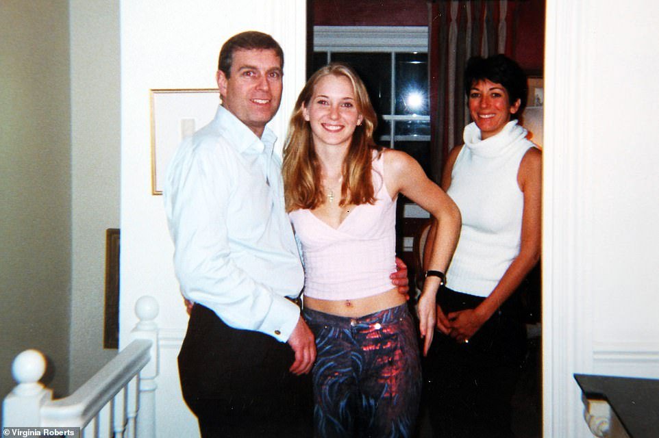drawandstrike's tweet photo. Who took the picture?  Why is it never discussed? 

Who is the woman posing with Bill Clinton on Epstein's plane?  

Why never mainstream?  Why do they avoid covering her? https://t.co/rc3rtCehw6