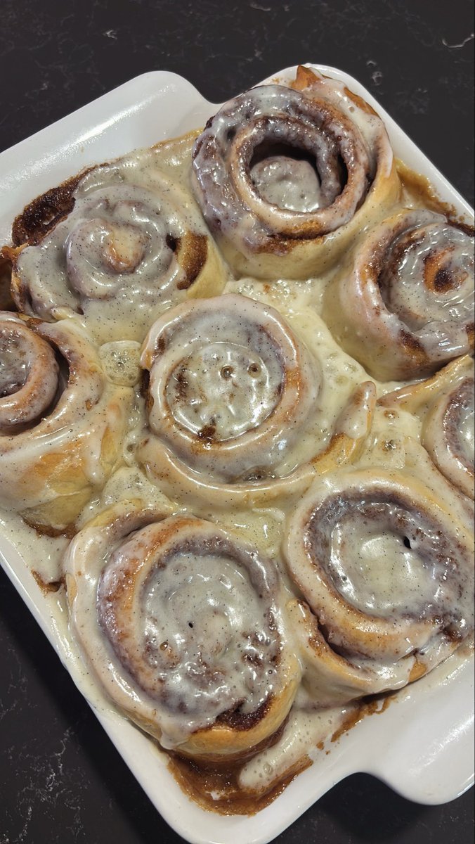 BigHairConnoiss's tweet photo. Things I baked this year 
Brown butter sea salt chocolate chip 
Raspberry white chocolate 
Buttermilk biscuits 
Classic cinnamon rolls https://t.co/vKwpXytRmG