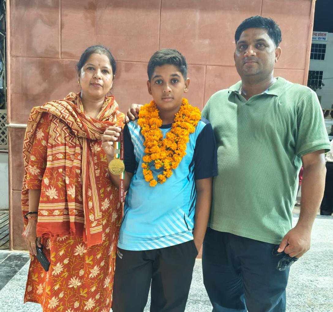 acharya_jayram's tweet photo. हार्दिक रोहिला ने 10 मीटर शूटिंग में जीता गोल्ड मेडल*

    सादुलपुर, (जयराम आचार्य )- 
 चूरू के शांति नगर निवासी हार्दिक रोहिला ने 55वीं केंद्रीय विद्यालय संगठन राज्य स्तरीय खेल प्रतियोगिता–2026 में उत्कृष्ट प्रदर्शन करते हुए अंडर-14 वर्ग की 10 मीटर शूटिंग प्रतियोगिता में स्वर्ण https://t.co/54TXlcG5ES