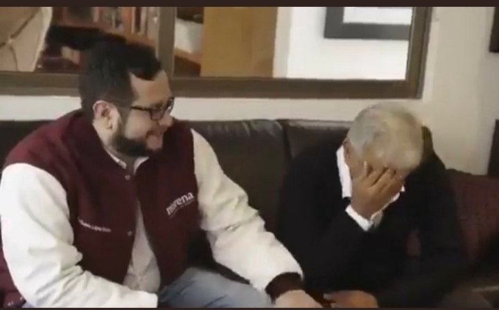 miguelmirandamx's tweet photo. "Oyes pa' ¿'tonces, el tio Monsi viene siendo mi apá o mi amá?" https://t.co/bq9sSubIrc