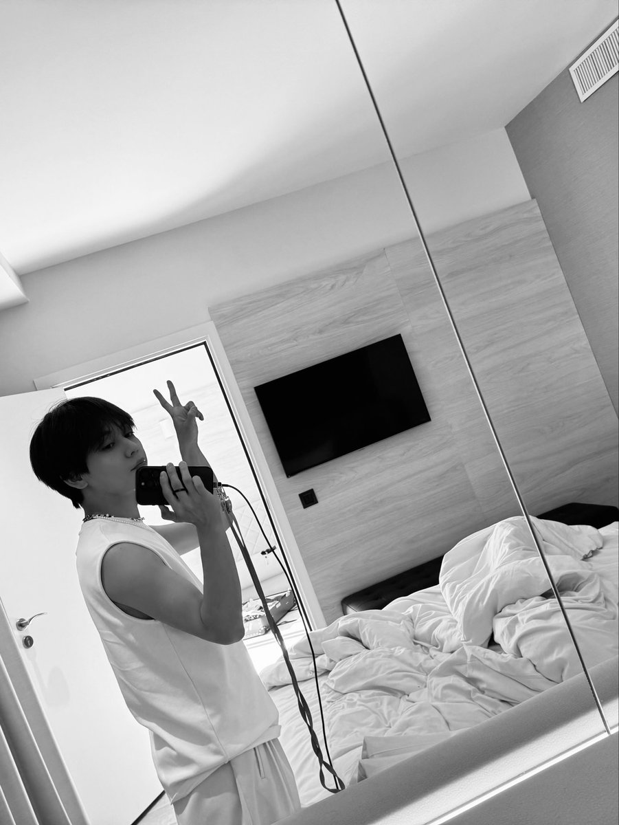 I_sakaeeeeeee's tweet photo. 私事ではありますが、少々内臓が悪くて検査入院してましたが無事に退院してピンピンです！！！
あの、、、、、、、、、、最高すぎますってまじでありがと😽😽😽😽😽😽😽😽😽😽😽😽😽😽😽😽😽😽😽😽😽
ドームまでは元気に生きたいです！！！！！
徹くんありがとうだいすきよよよよよ！！！ https://t.co/w5Edz6F9La