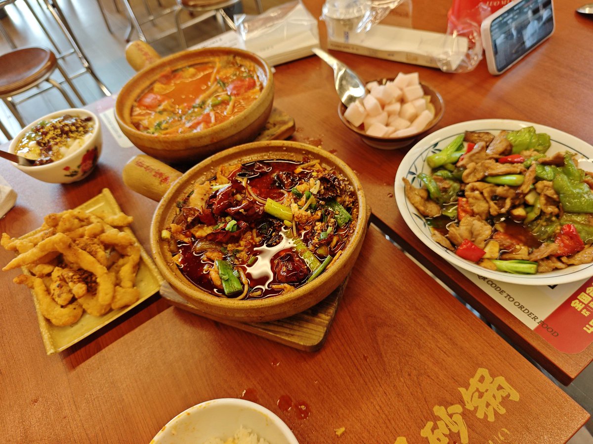 xht1124533's tweet photo. 好，狗狗开会 https://t.co/08IR81Bmb3