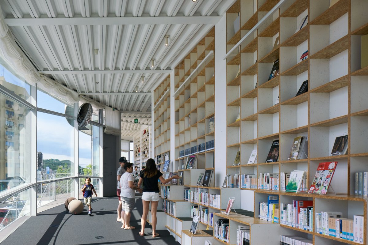ELLEDECOR_Japan's tweet photo. 【全国】建築もカフェも楽しめる、滞在型図書館10選📚
https://t.co/KsYuuT3CzF

近年の図書館は、本を読むための場所から、長く滞在したくなる空間へと進化。ここでは、全国にある滞在型図書館に併設されたカフェを紹介！建築としての魅力とカフェの心地よさを併せ持つ場所を厳選した。 https://t.co/6CGlPjjtuZ