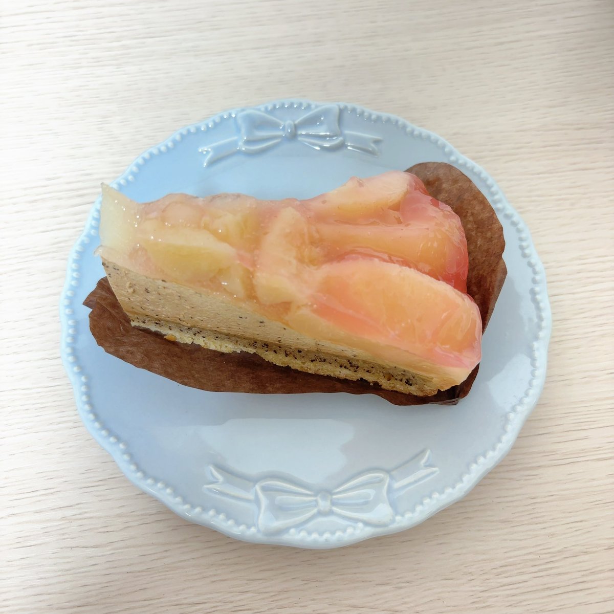Ankoimo0621's tweet photo. スタバの白桃&amp;アールグレイタルト🍑
紅茶の香りすごい！！美味しい！
251kcalだから許容範囲内だし桃も大きくて美味しいよ〜☺️
みんなおすすめ！！！ https://t.co/rTWBtCKioB
