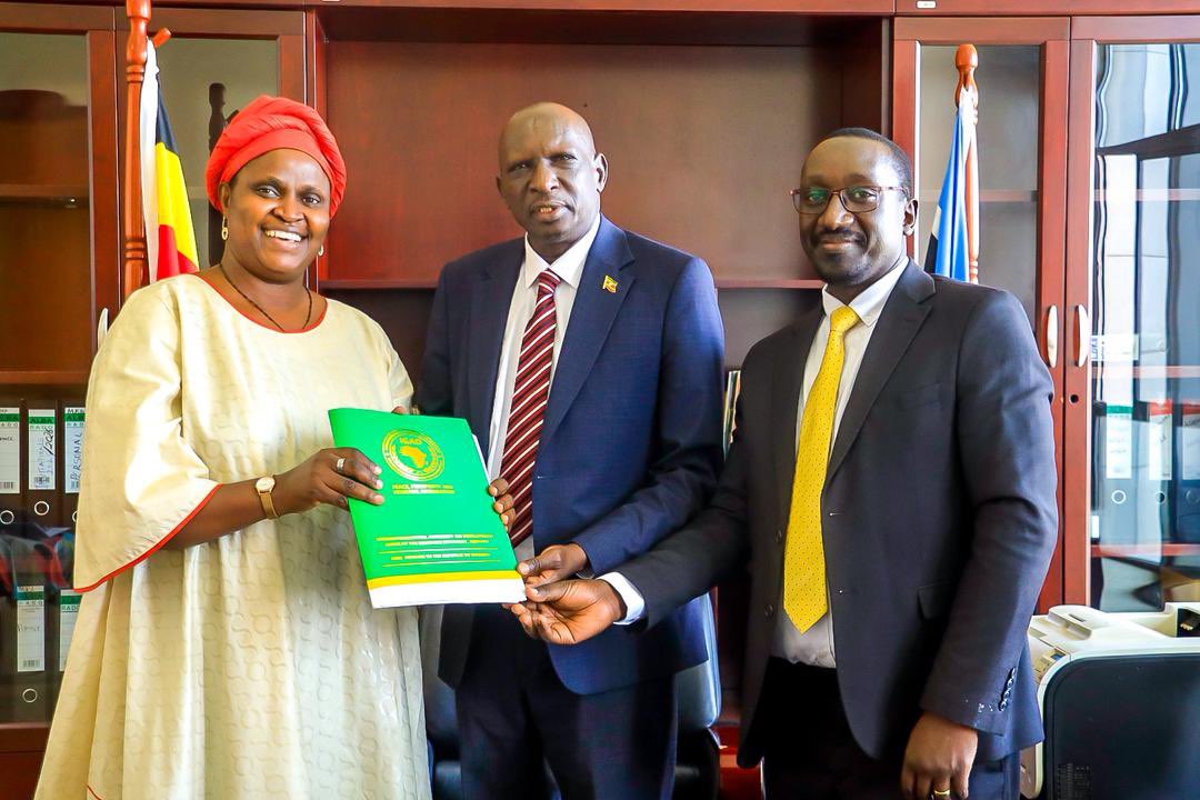 OPMUganda's tweet photo. Today, Hon. John Baptist Lokii, the Minister for Karamoja Affairs, engaged with Ms @BigirwaJoselyn, the @IGADsecretariat Head of Mission to Uganda.

During the meeting held at our office, discussions focused on, among others, building resilience, land restoration, livestock development, peace and security, and sustainable development in Karamoja.

IGAD and the Ministry of Karamoja Affairs reaffirmed their partnership to advance resilience and sustainable development. 

The Assistant Commissioner for Karamoja Affairs, Mr. Tonny Ameny, and Mr. Innocent Ndahirwe from IGAD, as well as other technical officers, participated in the engagement.

#OPMUganda #Karamoja