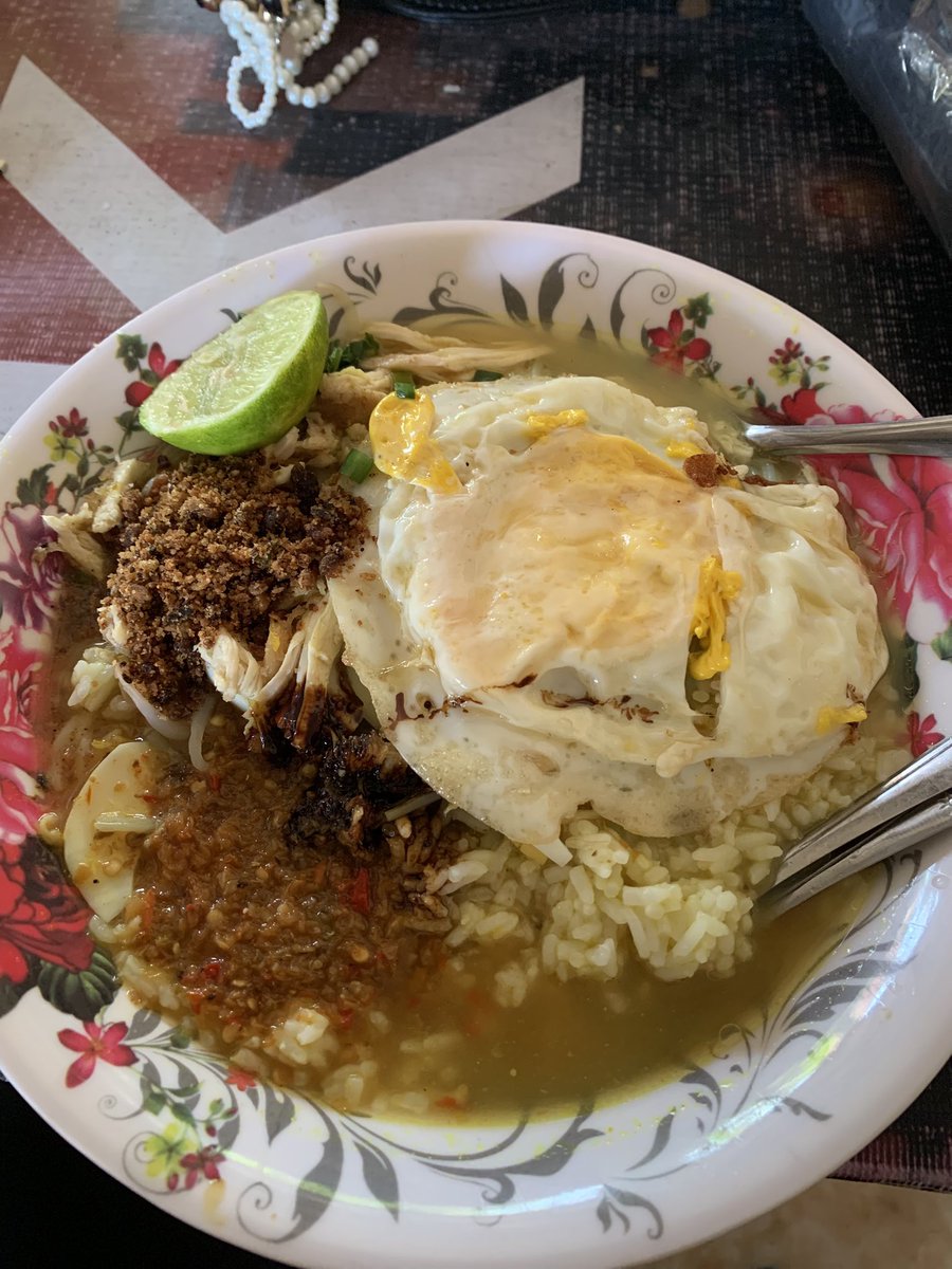2zi121ii's tweet photo. soto kantin fip UM enak porsi seabrek😍 https://t.co/zfbsUEtlci
