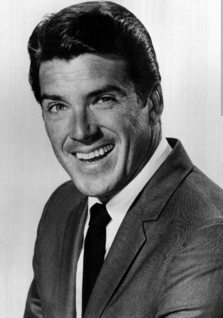 CasaPolimata's tweet photo. Y por último, la versión más conocida de 1966-1967.
🟢 Van Williams como Britt Reid (Avispón Verde), apuesto y millonario editor del periódico The Daily Sentinel.
🟢 Bruce Lee como el icónico Kato.
#40s
#40smovies
#60s
#60sseries
#TheGreenHornet https://t.co/tIWBXrtRVk