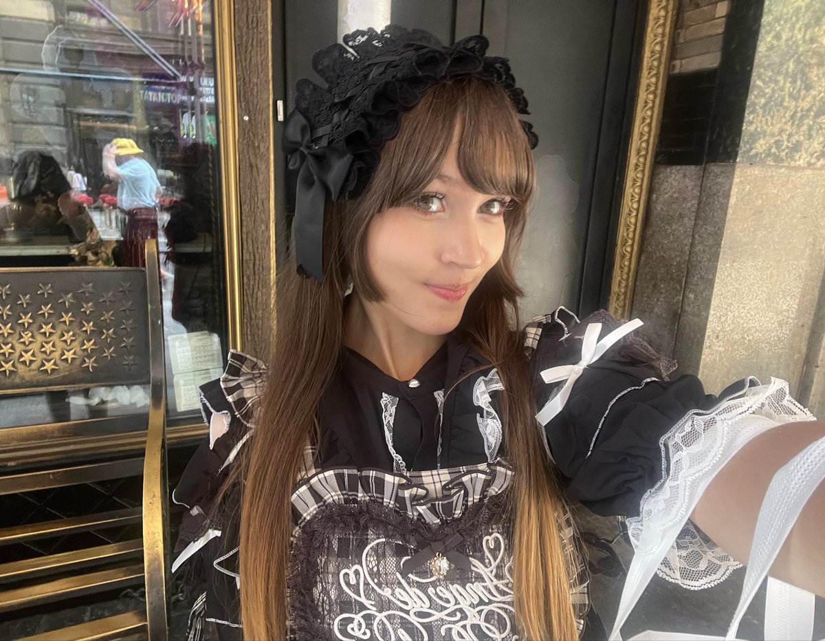 zechaann's tweet photo. good morning ☀️ 
june went by so quickly, i can’t believe i only debuted this month. it feels like it’s been forever. i never want to let go of this feeling. https://t.co/SkWJpXNtUi