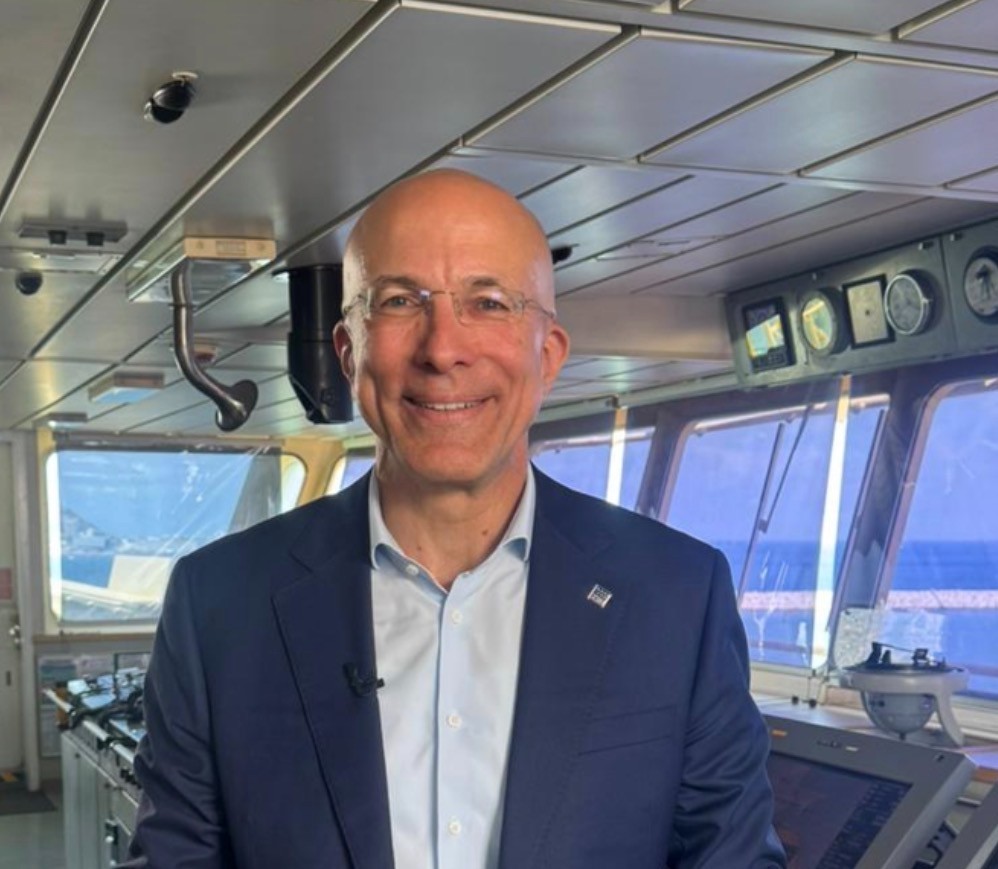 ZimShipping's tweet photo. ZIM welcomes Chen Lichtenstein as President &amp; CEO of ZIM. 

We extend our deepest gratitude to Eli Glickman for his nearly decade-long leadership as CEO, during which ZIM has undergone a remarkable transformation.
 
Together, we continue to build on ZIM’s long-standing values. https://t.co/d73sRQiUMh