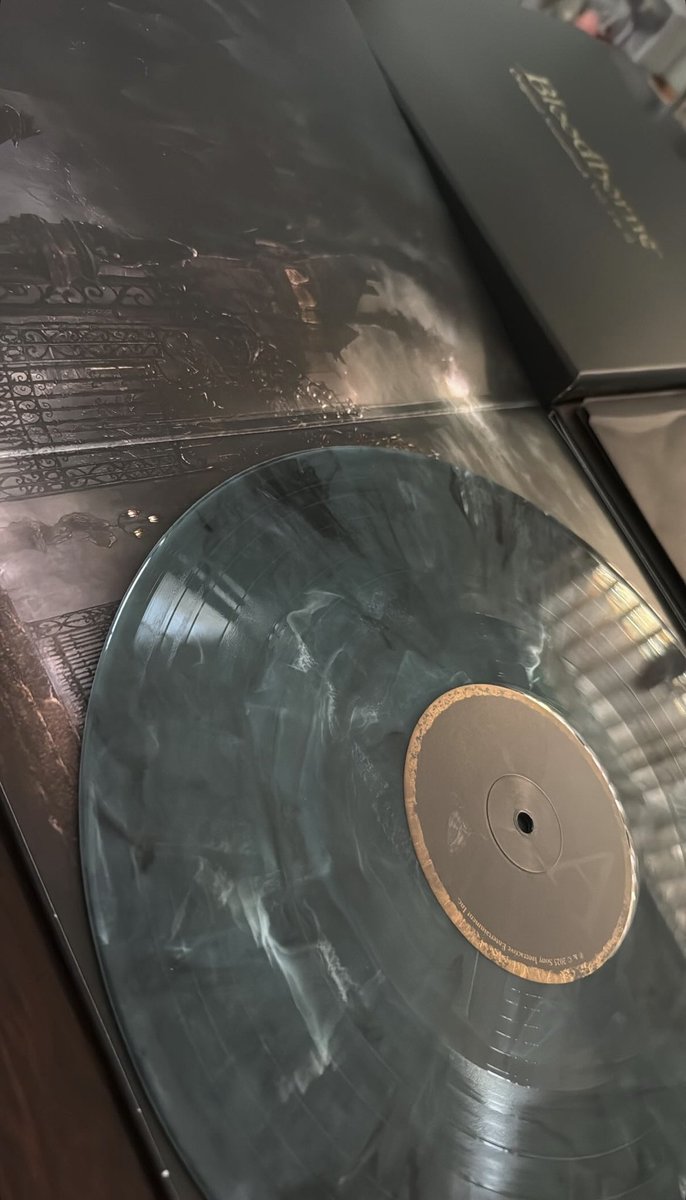 Its_Literally_'s tweet photo. ✌️ bloodborne vinyl✌️ https://t.co/iLbXYaw7Nf