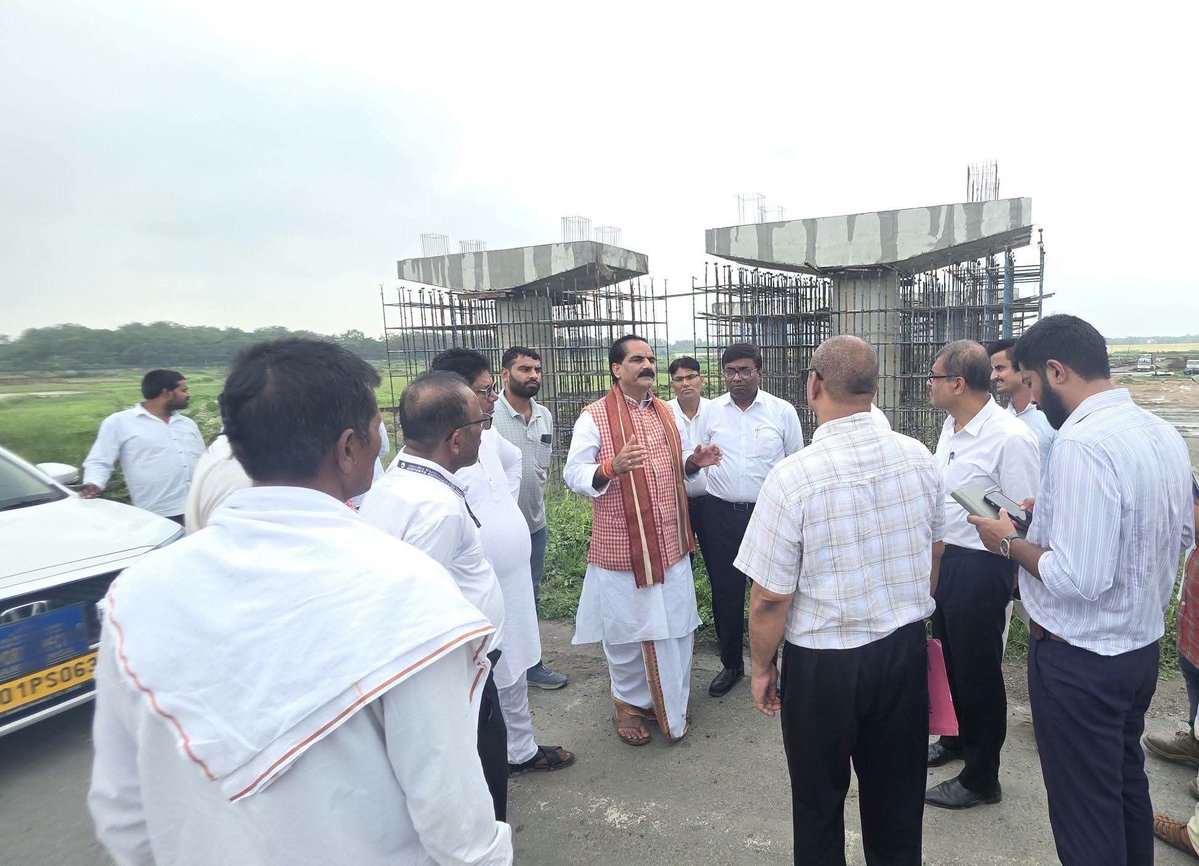 gopaljeebjp's tweet photo. दरभंगा एयरपोर्ट के बगल में(NH-27 )पर प्रस्तावित ट्रम्पेट इंटरचेंज फ्लाई ओवर स्थल का NHAI के अधिकारियों एवं एयरपोर्ट के अधिकारियों के साथ अवलोकन किया। https://t.co/9Iyrr4indq