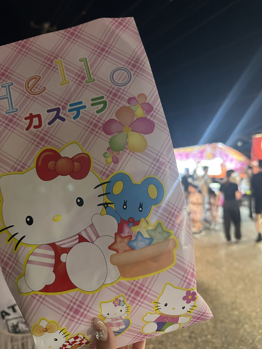 mamenko_0921's tweet photo. お祭り久しぶりのキャラクターカステラ感動したのに14cmのヒール履いて大横転で魂の大出血🩸 https://t.co/RWQG0yxFic