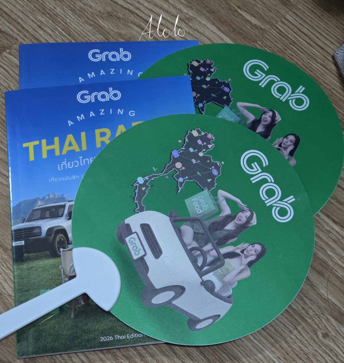 DJaiTyMeTher's tweet photo. เนื่องจากได้ Seatting zone เลยได้ Guidebook มาเพิ่มอีก 1 เล่ม เอามาจุ่มแจกจะมีคนอยากได้มั้ยคะ

Guidebook+พัด

รี+เฟบ+เมนชั่น+ติดแท๊กพร้อมคีเวิร์ด

GRAB LINGORM EVENT
#GrabThaiRaresxทททxLingOrm https://t.co/dxnCGbHrRT