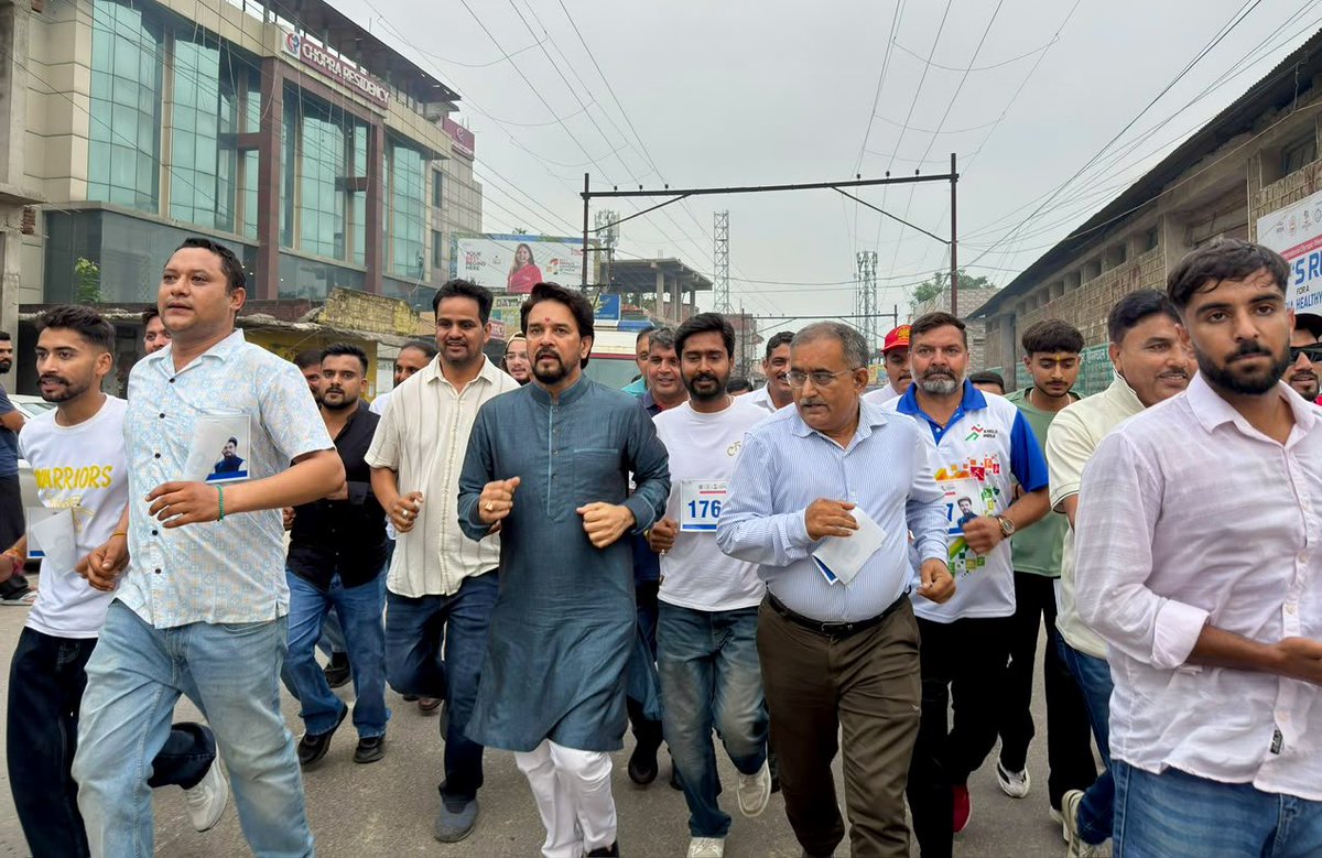 ianuragthakur's tweet photo. स्वस्थ शरीर ही स्वस्थ समाज और मजबूत राष्ट्र की आधारशिला है। यदि हमें आने वाली पीढ़ी को नशामुक्त, अनुशासित, आत्मविश्वासी और ऊर्जावान बनाना है तो खेलों तथा नियमित शारीरिक गतिविधियों को दैनिक जीवन का हिस्सा बनाना होगा।

आज भारत खेलों के क्षेत्र में एक नए आत्मविश्वास के साथ आगे बढ़ रहा है। आदरणीय प्रधानमंत्री श्री @narendramodi जी  के नेतृत्व में खेलों को पहली बार राष्ट्रीय विकास और युवा सशक्तिकरण के महत्वपूर्ण माध्यम के रूप में प्राथमिकता दी गई है। खेलो इंडिया, टारगेट ओलंपिक पोडियम स्कीम (TOPS), खेल अवसंरचना का अभूतपूर्व विस्तार, खिलाड़ियों के लिए आधुनिक प्रशिक्षण, खेल विज्ञान, पोषण और अंतरराष्ट्रीय एक्सपोज़र जैसी नीतियों ने देश में खेल संस्कृति को नई दिशा दी है।