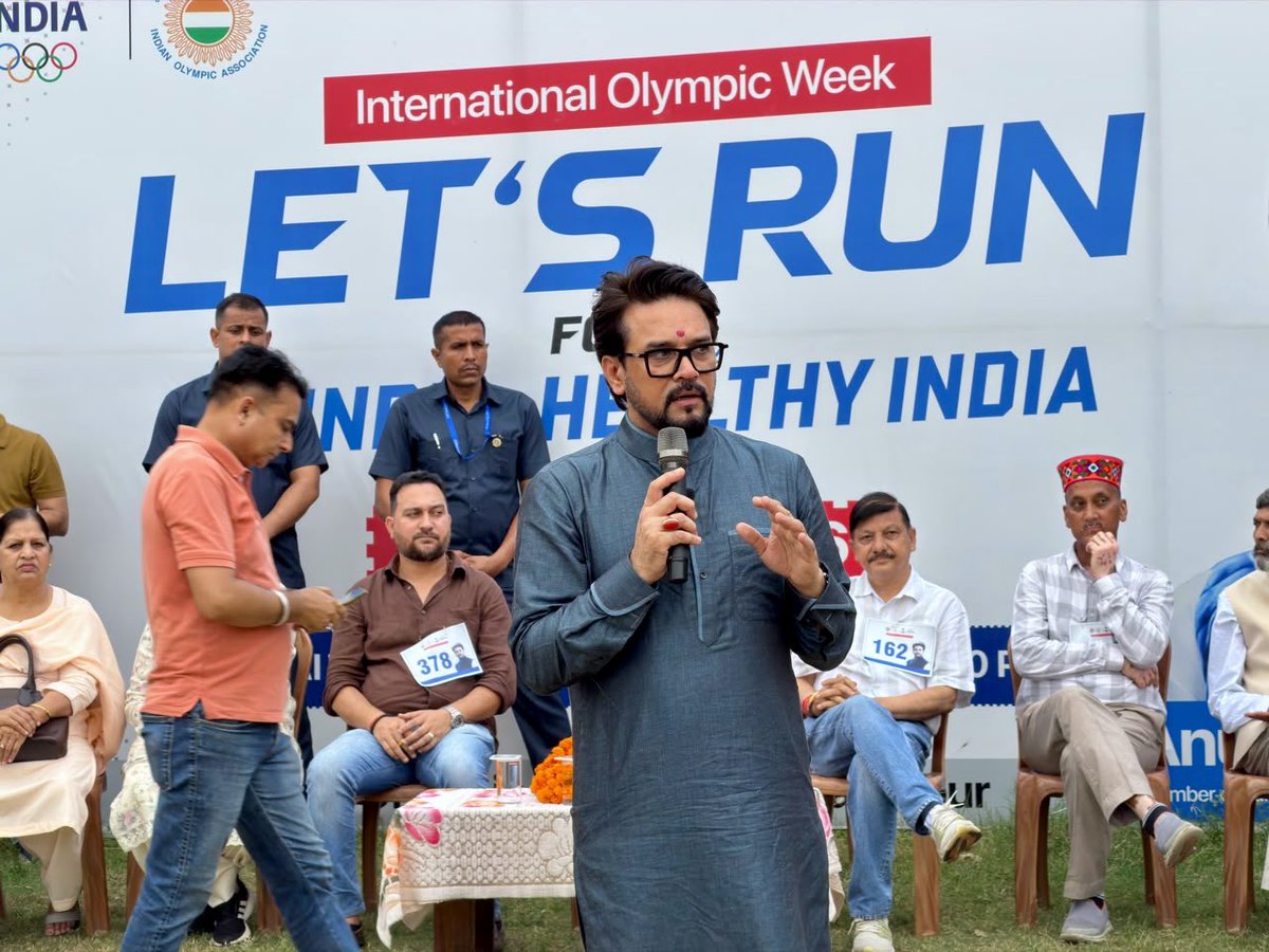 ianuragthakur's tweet photo. स्वस्थ शरीर ही स्वस्थ समाज और मजबूत राष्ट्र की आधारशिला है। यदि हमें आने वाली पीढ़ी को नशामुक्त, अनुशासित, आत्मविश्वासी और ऊर्जावान बनाना है तो खेलों तथा नियमित शारीरिक गतिविधियों को दैनिक जीवन का हिस्सा बनाना होगा।

आज भारत खेलों के क्षेत्र में एक नए आत्मविश्वास के साथ आगे बढ़ रहा है। आदरणीय प्रधानमंत्री श्री @narendramodi जी  के नेतृत्व में खेलों को पहली बार राष्ट्रीय विकास और युवा सशक्तिकरण के महत्वपूर्ण माध्यम के रूप में प्राथमिकता दी गई है। खेलो इंडिया, टारगेट ओलंपिक पोडियम स्कीम (TOPS), खेल अवसंरचना का अभूतपूर्व विस्तार, खिलाड़ियों के लिए आधुनिक प्रशिक्षण, खेल विज्ञान, पोषण और अंतरराष्ट्रीय एक्सपोज़र जैसी नीतियों ने देश में खेल संस्कृति को नई दिशा दी है।