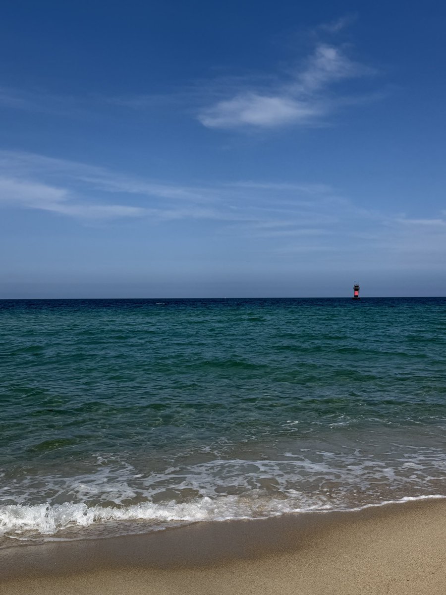 prxsxntsh's tweet photo. 여름엔 동해바다에 놀러갑시다 🏖️💕 https://t.co/dvfjguCDTM