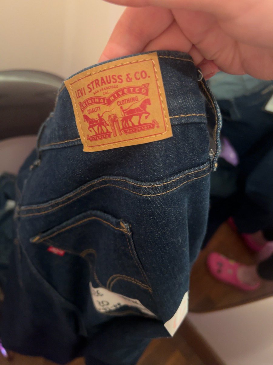 phanerax's tweet photo. bro I just bagged myself a comfortably sized genuine pair of Levi’s for £30 this never happens to me https://t.co/our3abA4Yh