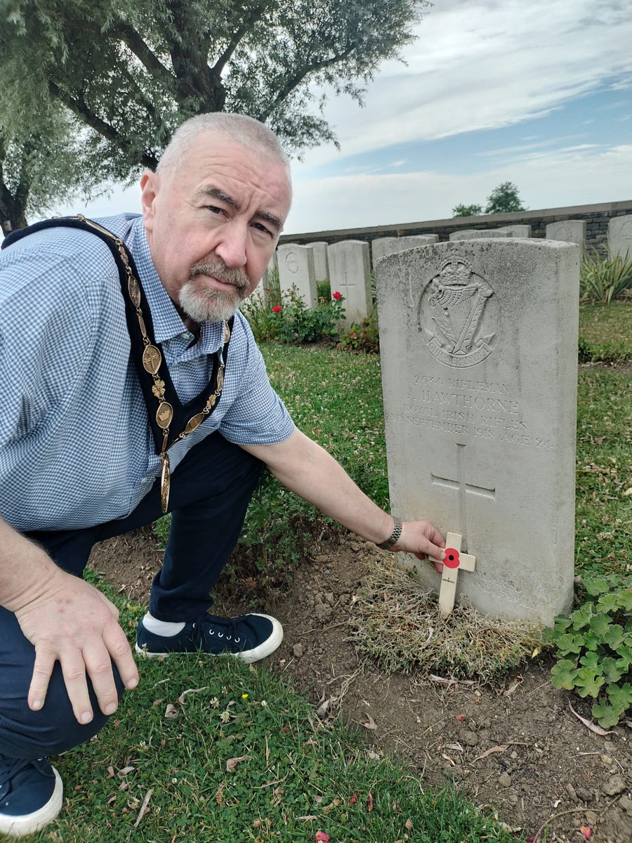 lisburnccc's tweet photo. Continuing the annual Somme Pilgrimage, delegates visited the Irish Peace Tower and the site of the Christmas Truce at Messines. Mayor Councillor Brian Higginson also visited the grave of his great-great-uncle, Albert Hawthorne, at Messines Ridge British Cemetery. https://t.co/faqxn8QiiN