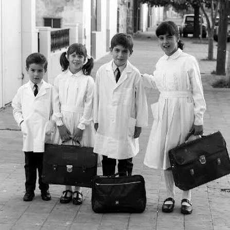 carlosbook11's tweet photo. En Mendoza ya se habla de suspender las clases por la ola de frío polar de esta última semana. 
Mierd....nosotros debemos haber sido la generación de super héroes....por que cagad...de frío con sabañones y todo jamás nos suspendieron las clases...y con estufitas a querosen.. https://t.co/KsYLYyZBqZ