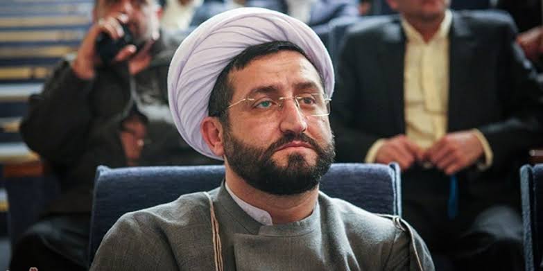 vahidheroabadi's tweet photo. امروز مطلع شدم دوست و هم بندی عزیزم جناب فومنی از دنیا رخت بر بست. جنایت دادگاه ویژه روحانیت در زندانی کردن و سپس ابتلای او به سرطان در زندان اوین و عدم مدارا با او برای طی دوره درمان، نقش اساسی در این مرگ زود هنگام داشت. https://t.co/aYByvDqhAx