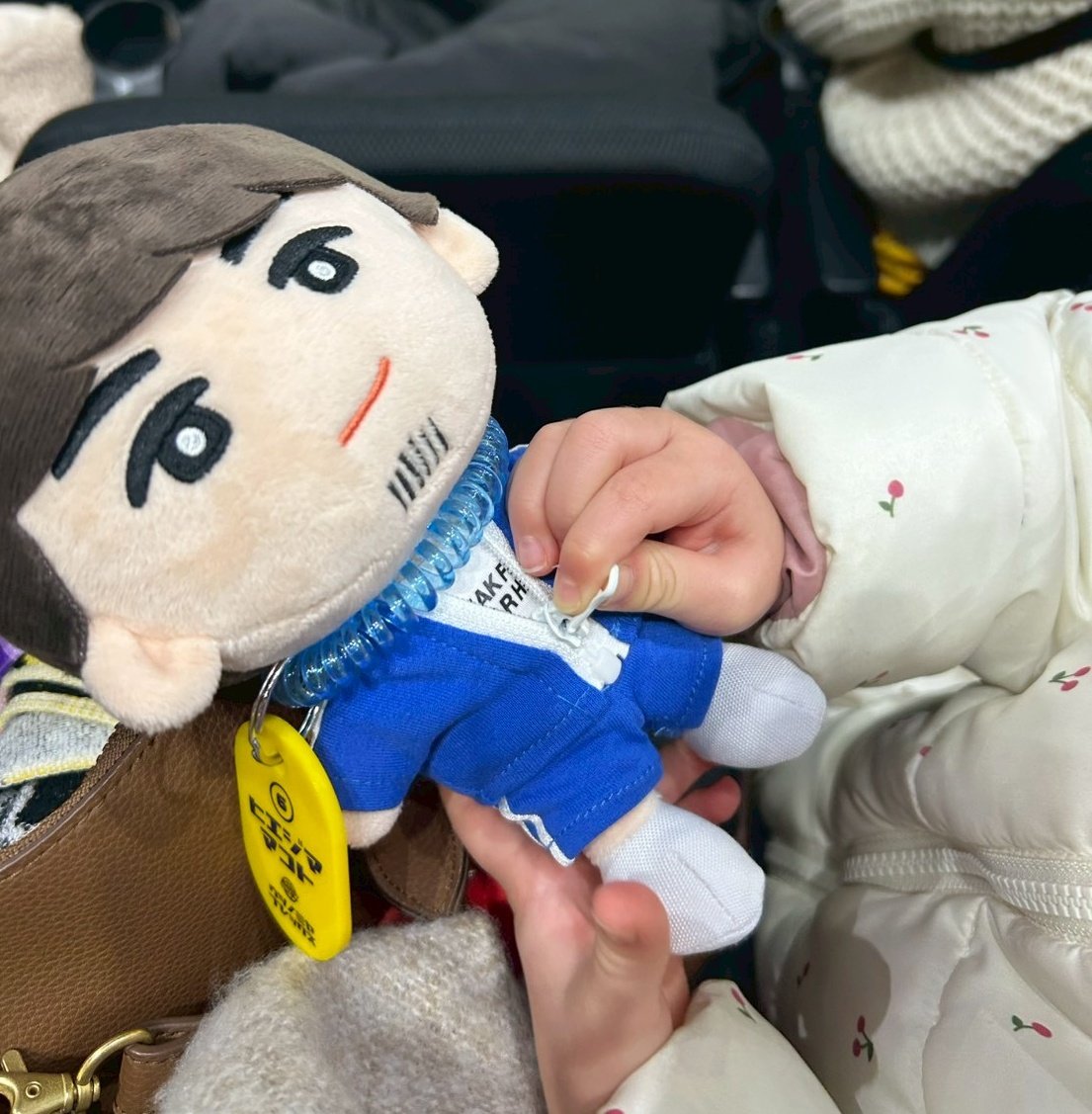 mxm0122's tweet photo. 25-26シーズンお疲れ様でした！良いお年を❣️〜幼児に遊ばれるまこぬいを添えて〜 https://t.co/9NWSMmj6HT