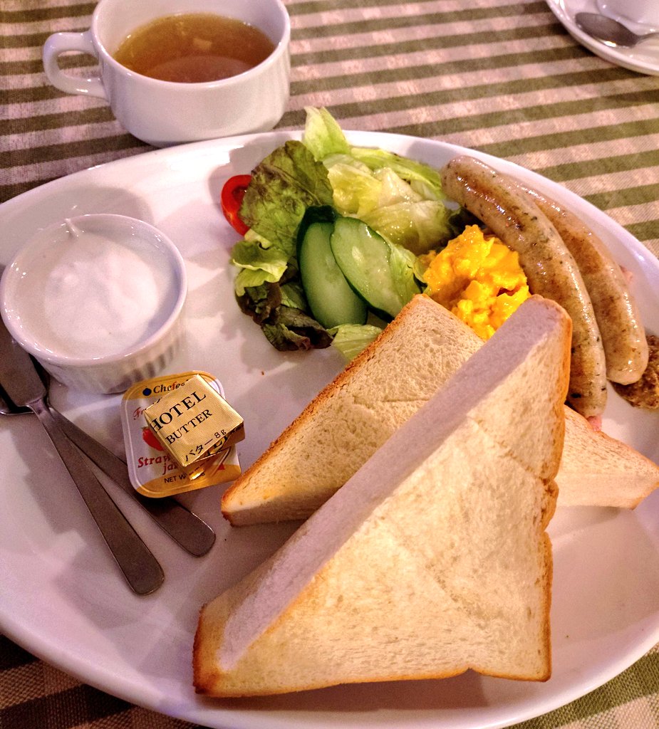 ryu_ni's tweet photo. 数年ぶりにモーニング並んで食べに行きました美味しかったです😋
値段がほぼ倍になってて笑ってしまった。
ウインナー美味しかったんだよな〜どこのなんだろ。 https://t.co/NexT0fyAs8