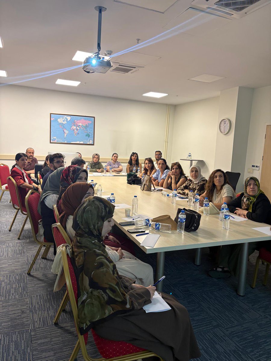mardinilsaglik's tweet photo. Müdürlüğümüz Halk Sağlığı Hizmetleri Başkanlığı  Kanser Tarama  Birimi tarafından İl Geneli Değerlendirme Toplantısı gerçekleştirilmiştir

Halk Sağlığı Hizmetleri Başkanlığınca gerçekleştirilen toplantıda; il genelinde yürütülen meme, serviks ve kolorektal kanser tarama programlarının mevcut durumu değerlendirilmiş, tarama oranlarının artırılmasına yönelik planlamalar ele alınmış ve sahada karşılaşılan sorunlara ilişkin çözüm önerileri görüşülmüştür.
“Erken teşhis hayat kurtarır.”
@halksagligigm @sbsggm