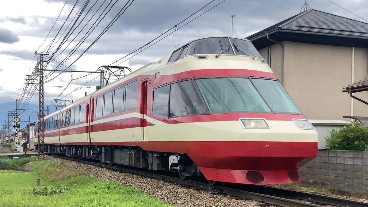 saw20082008saw's tweet photo. 先週末は長野電鉄で撮り鉄　1000系特急ゆけむりカッコいいな https://t.co/iiGEWw8HZi
