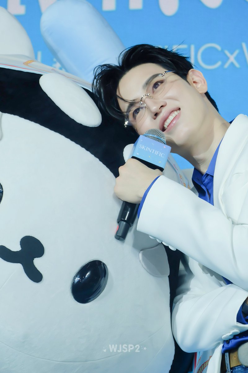 wjsp2's tweet photo. ออกงานกับพ่อพ่อฮะ 🤍🩵✨️

NEWSAN STAY MATTE STAY FUN
#SKINTIFICxPOLCASAN
#Newwiee #POLCASAN #ยัยซัง https://t.co/edLUWL3m6H