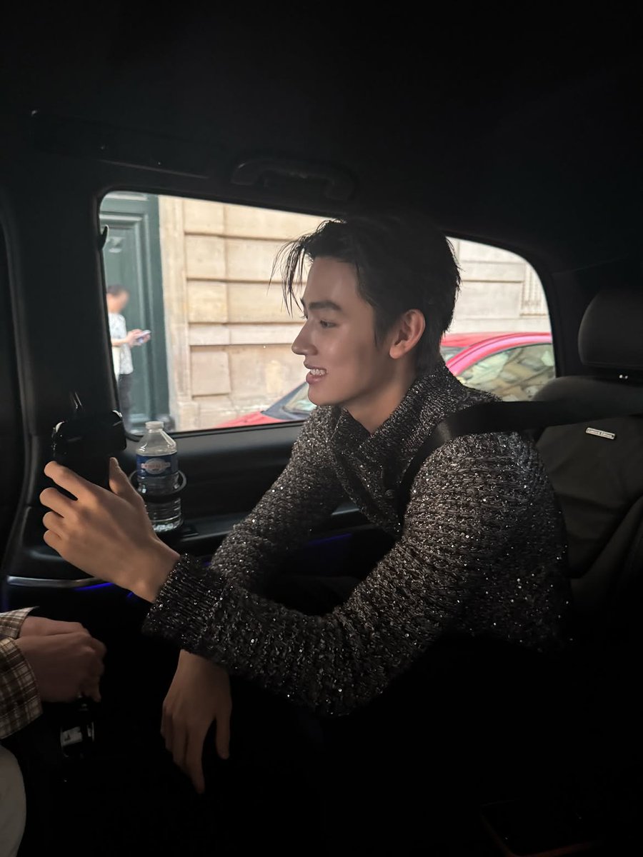 Sfonghyeon's tweet photo. I recorded Keonho laughing in the car and showed him. He liked it more than I expected, so now it’s one of my favorite clips. https://t.co/hHs4VvX6qz