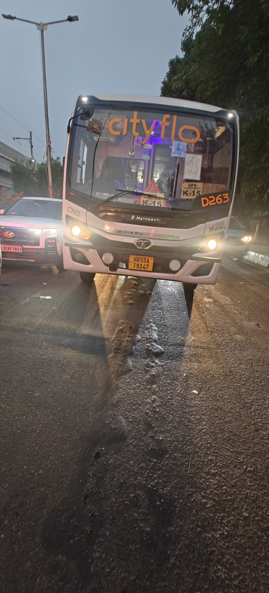 shuddhsarcasm's tweet photo. @DelhiPolice HR55AT9247 blocking traffic to take right turn in the centre lane near indian oil station, Delhi cantt causing huge traffic jam!!

Is it traffic violation?? https://t.co/aNj45veQ1K