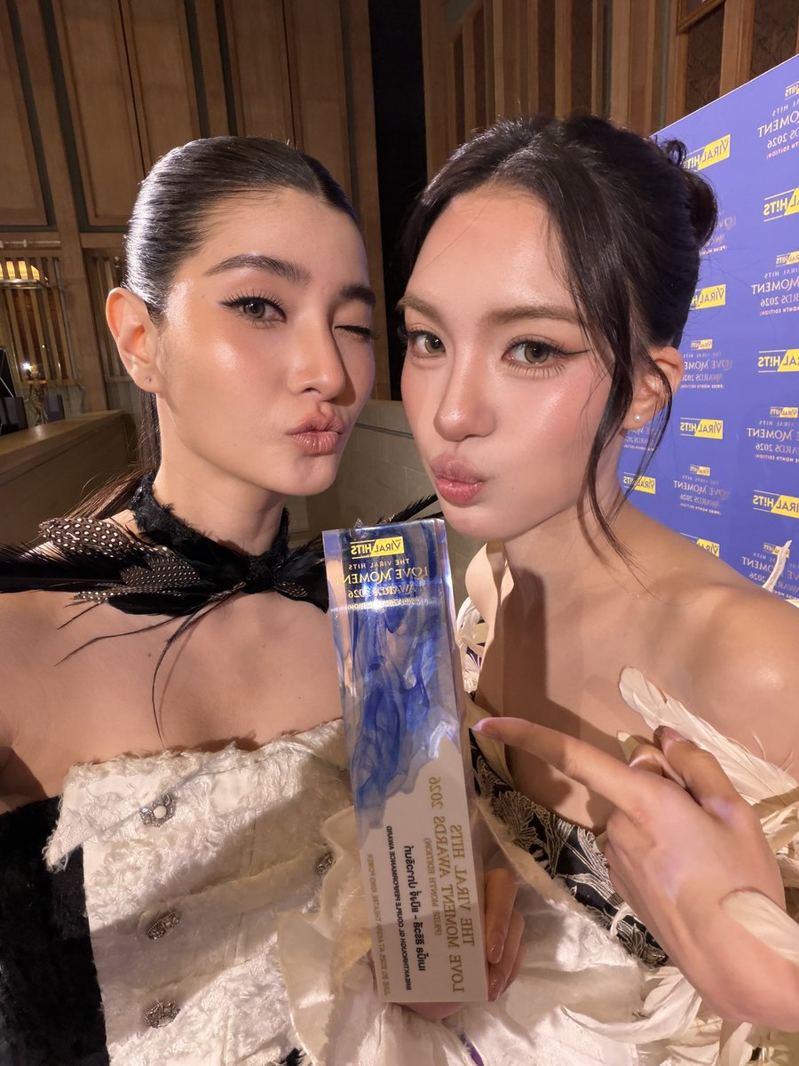 mable_siriwalee's tweet photo. พวกหนูขอขอบคุณทาง @Theviralhits_th มากๆนะคะสำหรับรางวัลอันทรงคุณค่านี้  ขอบคุณพี่ใหม่พี่เต๋อ ขอบคุณทีม mine media และทีมงานทุกท่านทุกคนที่อยู่เบื้องหลังทุกท่าน ขอบคุณผู้ใหญ่ทุกๆท่านที่ให้โอกาสพวกเรา ที่สำคัญขอขอบคุณแฟนคลับที่คอยรักและสนับสนุนพวกเราทุกๆทาง รักนะคะ พวกเราจะมีวันนี้ไม่ได้เลยถ้าขาดใครไปสักคน 🤍🙏🏻🫶🏻

We would like to express our deepest gratitude to @Theviralhits_th for this valuable award. Thank you to P' Mai and P' Ter, thank you to the Mine Media team and all the staff behind the scenes, thank you to all the senior figures who gave us this opportunity, and thank you to all our fans who have loved and supported us in every way. We love you all! We wouldn't be here today without any of you. 🤍🙏🏻🫶🏻

我们衷心感谢@Theviralhits_th颁发的这份宝贵奖项。感谢P' Mai和P' Ter，感谢Mine Media团队和所有幕后工作人员，感谢所有给予我们这次机会的前辈，感谢所有一直以来喜爱和支持我们的粉丝。我们爱你们！没有你们，就没有今天的我们。🤍🙏🏻🫶🏻

BLEJIE AT VIRALHITS 2026 #LoveMomentAwards2026xBleJie #TheViralHitsLoveMomentAwards2026