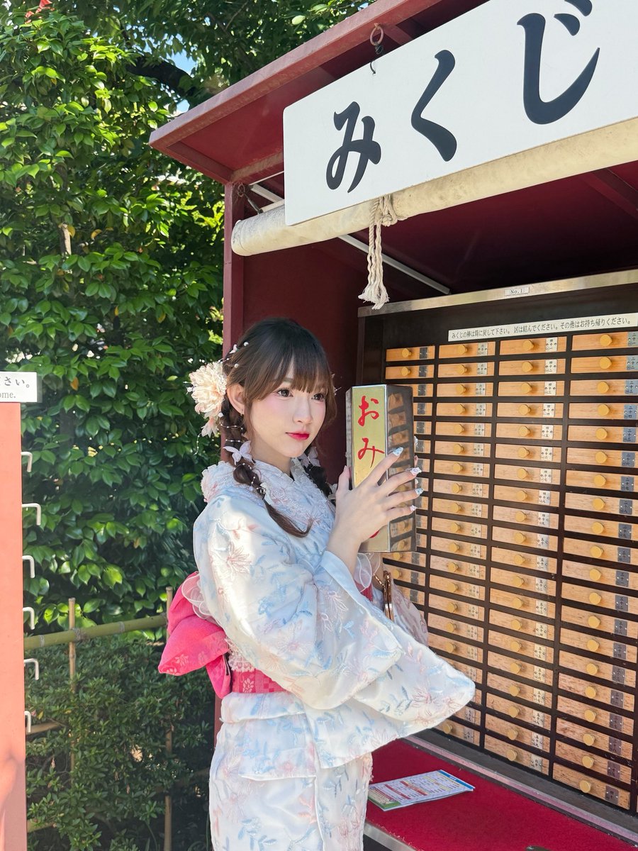 petpet_euphonie's tweet photo. กิโมโนครั้งแรก—👘🌸

ชอบมั้ยคับ! ทางนี้ตื่นเต้นมากกก
ขอเป็นสาวญี่ปุ่น 1 วันคั้บ—)
สิ้นเดือนแล้วว ขอให้เดือนหน้าเป็นเดือนที่ดีนะ🫧
ไม่มีอุปสรรคมากวนใจเลย ิิ

ไปเสี่ยงเซียมซีมาด้วยนะ ได้ดวงดีที่สุดหละ╰(*´︶`*)🍀╯♡
เดียวเรื่องร้ายๆก็ผ่านไป ขอให้เป็นทุกวันที่ดีนะคะ

#ipetpetu 💛
#PetpetEuphonie #EuphonieTH #ArcjewelThailand