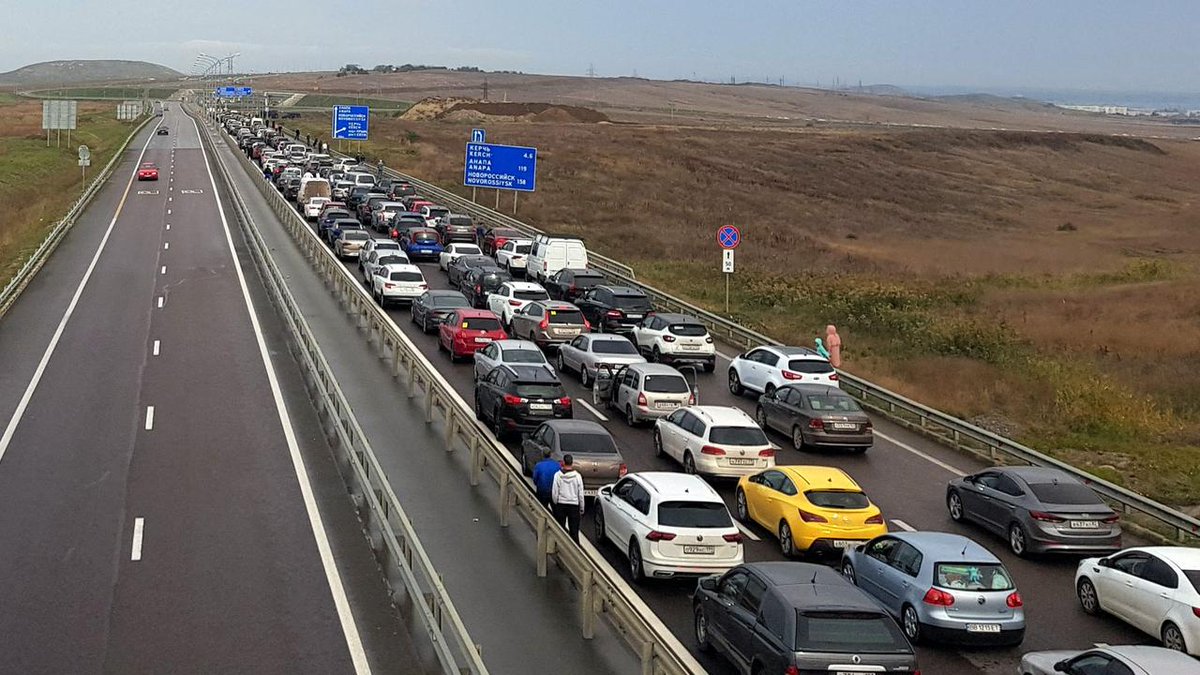 ChuckPfarrer's tweet photo. TIME TO SAY GOOD BYE:  Russian occupation authorities have prepared plans for the evacuation of up to 250,000 people — including gov't agencies, institutions &amp; civilians-- from occupied Crimea. https://t.co/NXWvD70Kyw