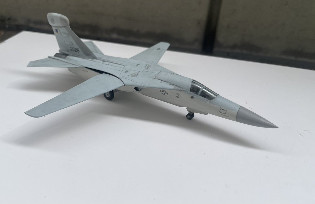 komedukuri1's tweet photo. #144スケモ
#144scale
#EF111
EF-111も作りました。エアインテイクの形状が違うようです。ただかっこよければいい!ということでそのまま作りました。
撮影してませんが、こいつもf-22と同じように脚を出した状態、しまった状態の両方を再現できます。 https://t.co/TJ0RJieOsJ