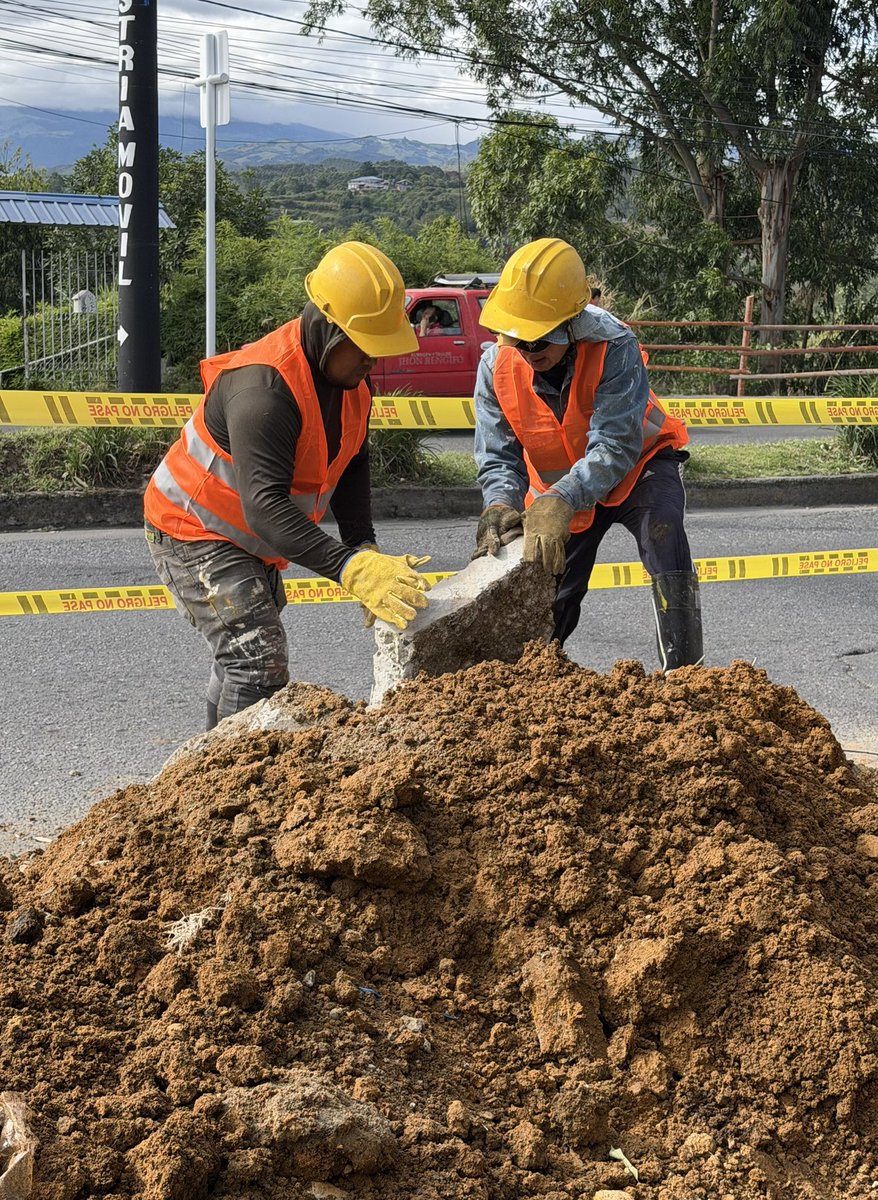 acue_popayan's tweet photo. #Aapsa 👷🏼♂️🚧| Estamos trabajando en empalmes en las redes de acueducto, en la kra 9 calles 52N a la 60N.
https://t.co/7NzOSXzppV
#LaAlianzaConLaVida #Popayán https://t.co/KFLXE299Ib