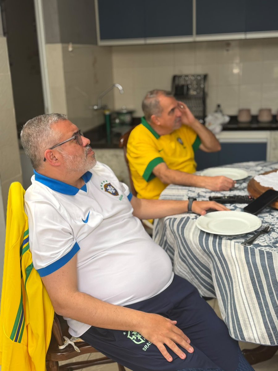 MMELLOG's tweet photo. Ontem assisti o jogo com meu pai !! Mais uma copa do mundo com ele!! Isso não tem
Preço nenhum na vida !  🙏🏽🙌🏼❤️ https://t.co/35bqzgd0zM