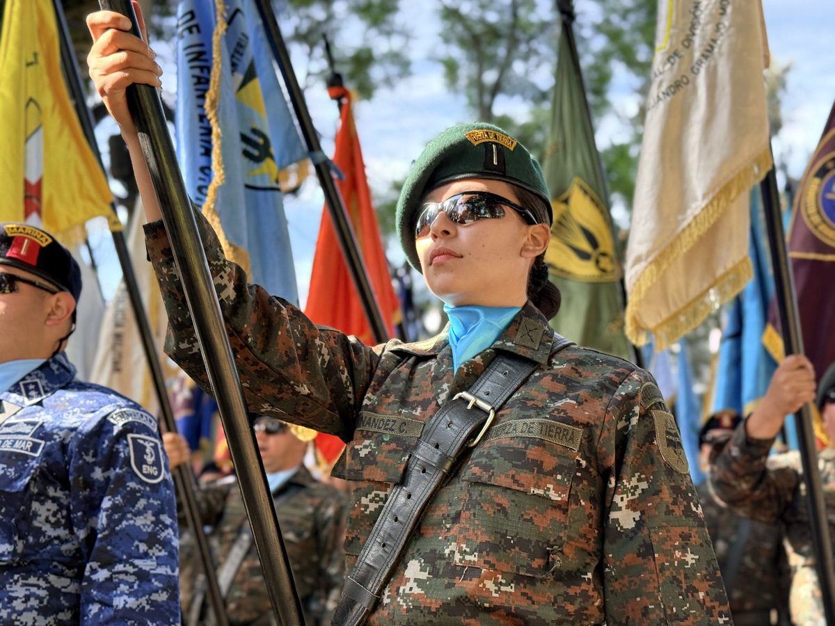 Ejercito_GT's tweet photo. 155 años de historia, servicio y compromiso con Guatemala 🇬🇹🫡

Con la participación de la Escuadra de Gastadores de la #EscuelaPolitécnica, da inicio el #DesfileMilitar conmemorativo por el 155.º Aniversario de la Gesta Revolucionaria de 1871 y el #DíaDelEjército🇬🇹.

El recorrido inicia en el Monumento Juan Pablo II, zona 13 de la Ciudad de Guatemala, marcando el comienzo de esta importante celebración cívico-militar que honra la historia, el valor y el compromiso de los hombres y mujeres que sirven a la Nación.

#EjércitoGT #155Aniversario #DíaDelEjército