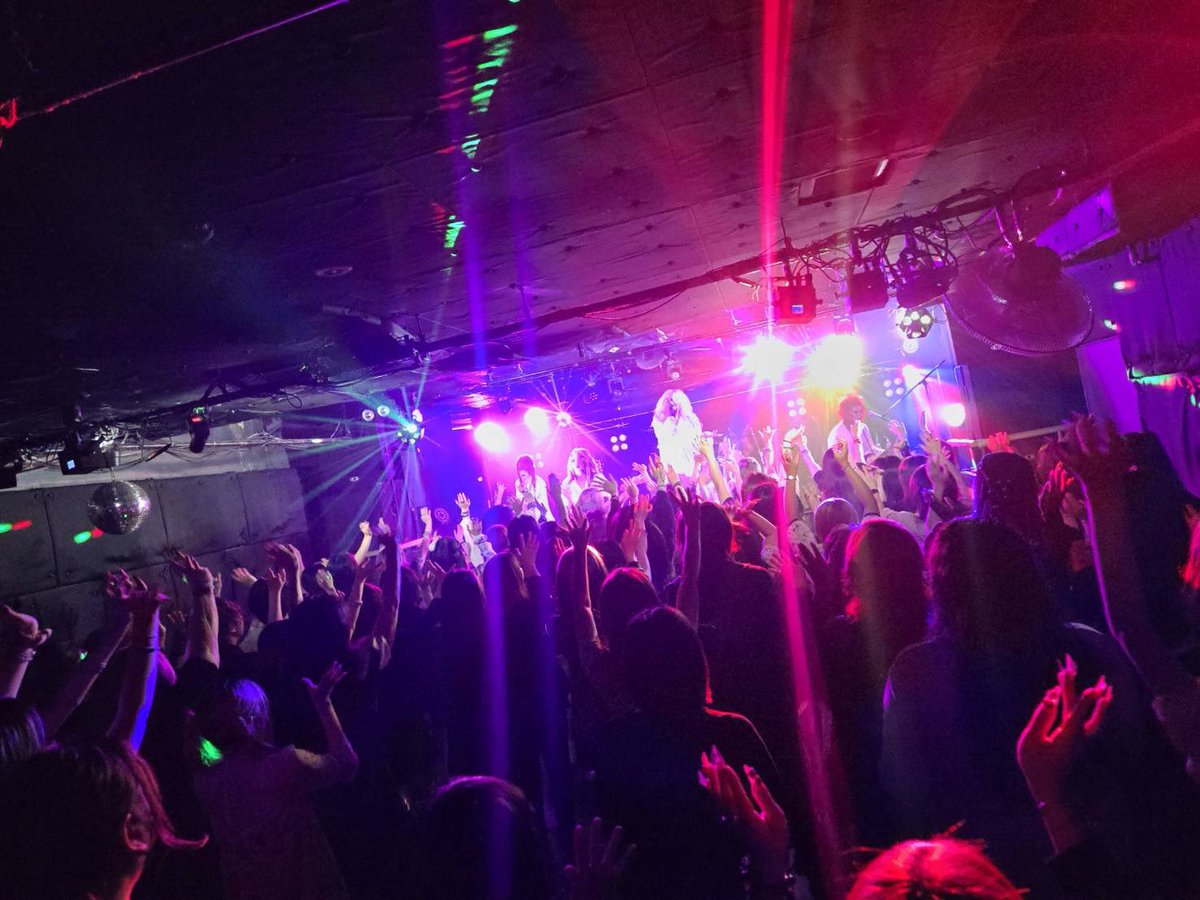 DazzlingBAD_'s tweet photo. 2026.6.30
DazzlingBAD × ミスイ
2MAN TOUR「シザーロープ」
池袋BlackHole

0.バイバイ。
1.vertigo
2.sanctuary
3.UrOꓭorOss
4.sainte et salope
5.カメラオブスキュラ
6.happyBIRTHDAY
7.ネクロシスチアノーゼ
8.Trypophobia
9.PAIN't
10.Dear

Next⇨
2026.08.21
池袋BlackHole https://t.co/1CyjnCMbg8
