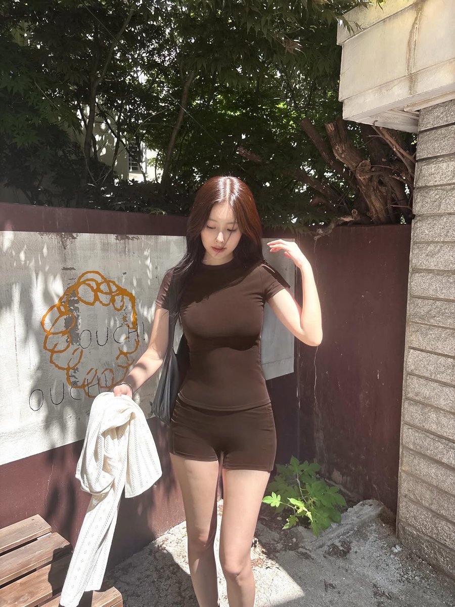 hyewon_like's tweet photo. 260630 #강혜원 인스타
6월 끝🏃‍♀️

🍵

🍦

🪨 https://t.co/yhmv3VP077
